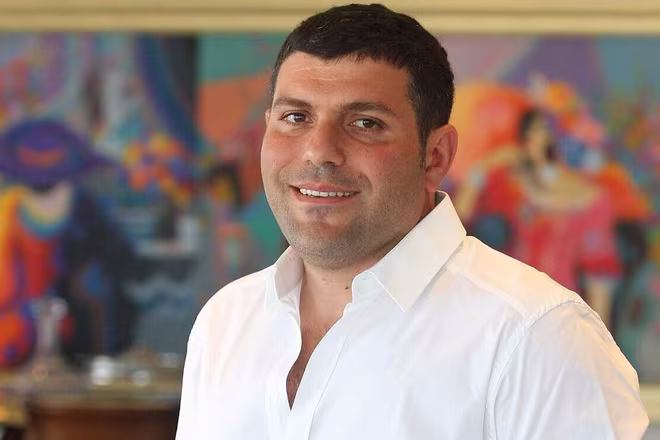 Tỷ phú Teddy Sagi Tỷ phú Teddy Sagi