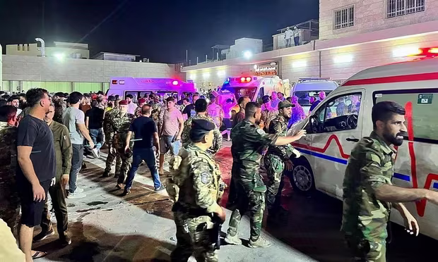 Xe cứu thương được điều động đến hiện trường vụ hỏa hoạn Xe cứu thương được điều động đến hiện trường vụ hỏa hoạn