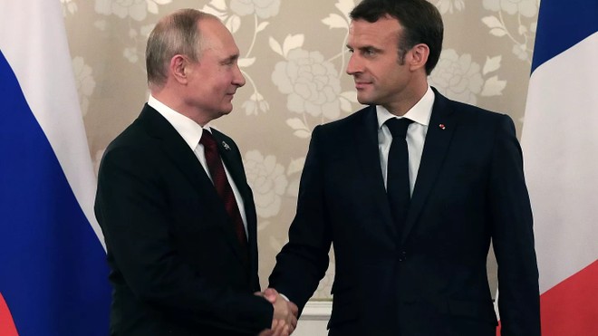 Tổng thống Nga Vladimir Putin và người đồng cấp Pháp Emmanuel Macron