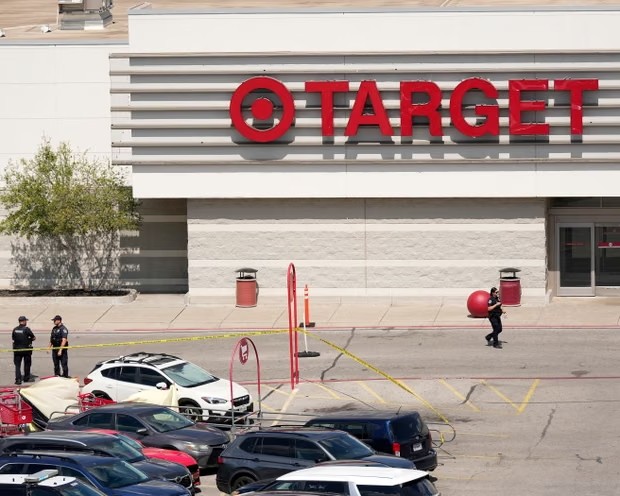 Cảnh sát được triển khai tới hiện trường vụ nổ súng Cảnh sát được triển khai tới hiện trường vụ nổ súng