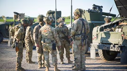 Binh sĩ Mỹ tham gia một cuộc tập trận gần Tapa, Estonia Binh sĩ Mỹ tham gia một cuộc tập trận gần Tapa, Estonia