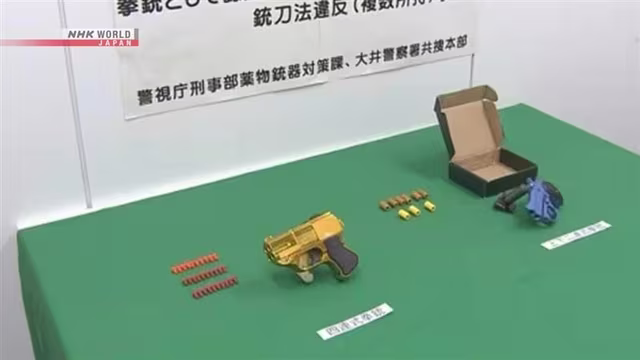 Cảnh sát Tokyo phát hiện khoảng 30 khẩu súng đồ chơi trong nhà của nghi phạm Osamu, trong đó có 2 khẩu súng có lực bắn đủ mạnh có thể gây chết người Cảnh sát Tokyo phát hiện khoảng 30 khẩu súng đồ chơi trong nhà của nghi phạm Osamu, trong đó có 2 khẩu súng có lực bắn đủ mạnh có thể gây chết người