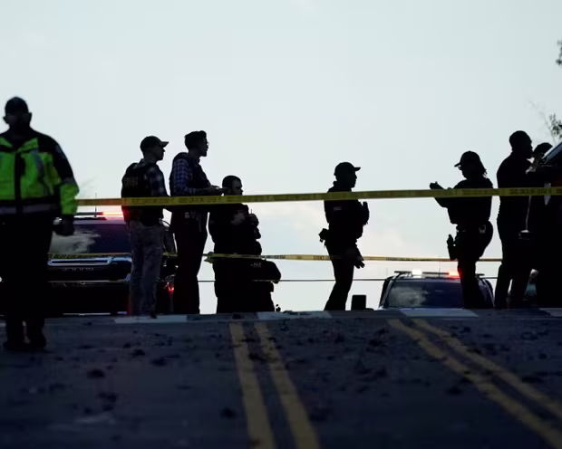 Cảnh sát Mỹ được triển khai tại hiện trường vụ nổ súng Cảnh sát Mỹ được triển khai tại hiện trường vụ nổ súng