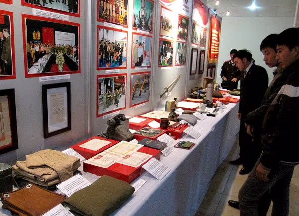 Tiếp nhận kỷ vật lịch sử CAND của các tỉnh Hà Nam - Nam Định - Thái Bình ảnh 6