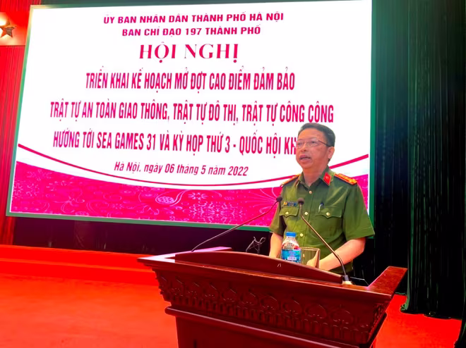 Đại tá Nguyễn Hồng Ky, Phó Giám đốc CATP Hà Nội nhấn mạnh những nội dung quan trọng trong đợt cao điểm đảm bảo TTTATGT Đại tá Nguyễn Hồng Ky, Phó Giám đốc CATP Hà Nội nhấn mạnh những nội dung quan trọng trong đợt cao điểm đảm bảo TTTATGT