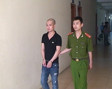 Không liên quan vẫn bị “ăn” đạn thù lúc giữa đêm ảnh 2 Không liên quan vẫn bị “ăn” đạn thù lúc giữa đêm ảnh 2