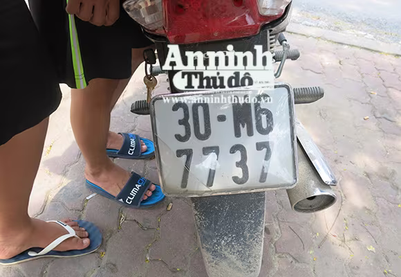 Học sinh vác đao đi “chiến”, giữa đường gặp 141 ảnh 3 Học sinh vác đao đi “chiến”, giữa đường gặp 141 ảnh 3