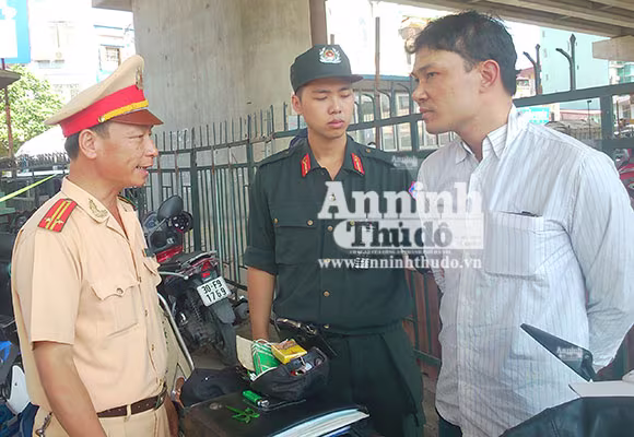 Mang cả "kho vũ khí" tháp tùng anh rể đi ăn cưới, gặp 141 ảnh 3 Mang cả "kho vũ khí" tháp tùng anh rể đi ăn cưới, gặp 141 ảnh 3