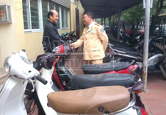 Nhận lại xe máy sau 4 năm bị mất ảnh 1 Nhận lại xe máy sau 4 năm bị mất ảnh 1