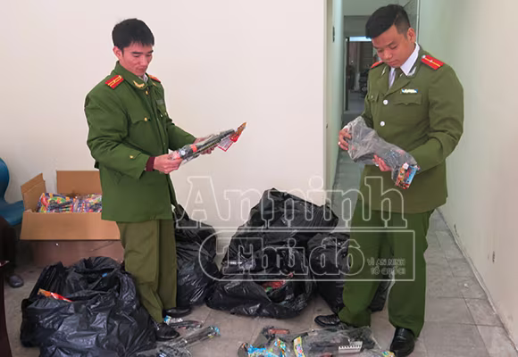 Buôn hàng “quốc cấm” để có tiền mua ma túy ảnh 2 Buôn hàng “quốc cấm” để có tiền mua ma túy ảnh 2