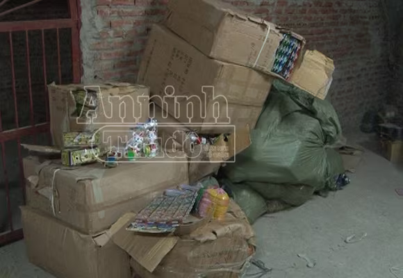 Lại đồ chơi trẻ em, mỹ phẩm không nguồn gốc đổ hàng về Hà Nội ảnh 1