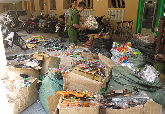 “Súng AK, súng trường” tuồn về Hà Nội dịp Trung thu ảnh 3 “Súng AK, súng trường” tuồn về Hà Nội dịp Trung thu ảnh 3