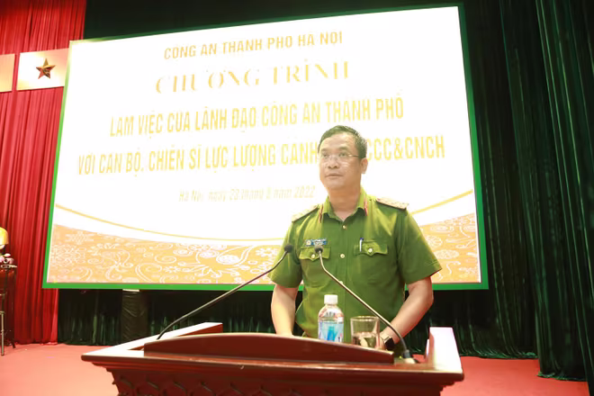 Đại tá Phạm Trung Hiếu - Trưởng phòng Cảnh sát PCCC&CNCH, CATP Hà Nội báo cáo tình hình công tác PCCC và CNCH của CATP Đại tá Phạm Trung Hiếu - Trưởng phòng Cảnh sát PCCC&CNCH, CATP Hà Nội báo cáo tình hình công tác PCCC và CNCH của CATP