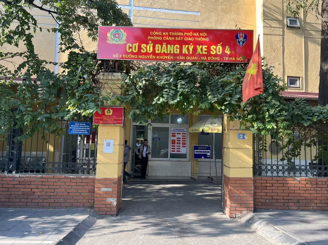 Sau khi tổ chức lại, số 2 Nguyễn Khuyến, Hà Đông là 1 trong 3 cơ sở phục vụ đăng ký ô tô cho người dân có hộ khẩu tại 12 quận nội thành Sau khi tổ chức lại, số 2 Nguyễn Khuyến, Hà Đông là 1 trong 3 cơ sở phục vụ đăng ký ô tô cho người dân có hộ khẩu tại 12 quận nội thành