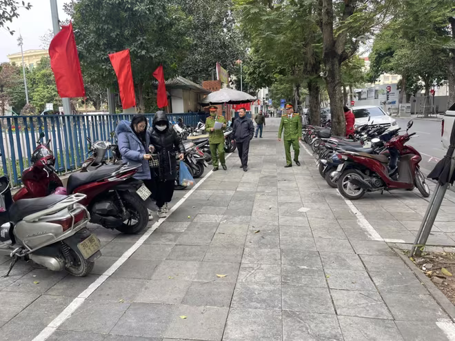 Một số bãi xe tự ý thu quá giá so với quy định Một số bãi xe tự ý thu quá giá so với quy định
