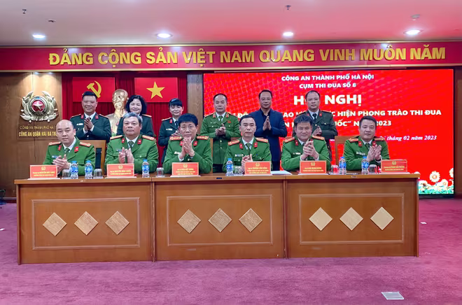 Các đơn vị trong Cụm thi đua số 8 đồng lòng nhất trí ký kết nội dung giao ước thi đua Các đơn vị trong Cụm thi đua số 8 đồng lòng nhất trí ký kết nội dung giao ước thi đua