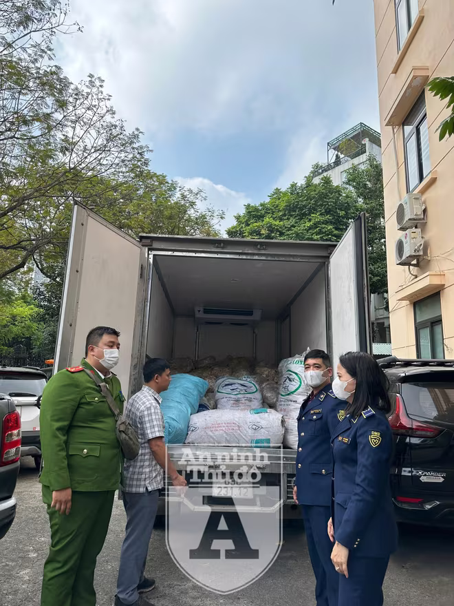 Toàn bộ số mỡ lợn này không rõ nguồn gốc xuất xứ Toàn bộ số mỡ lợn này không rõ nguồn gốc xuất xứ