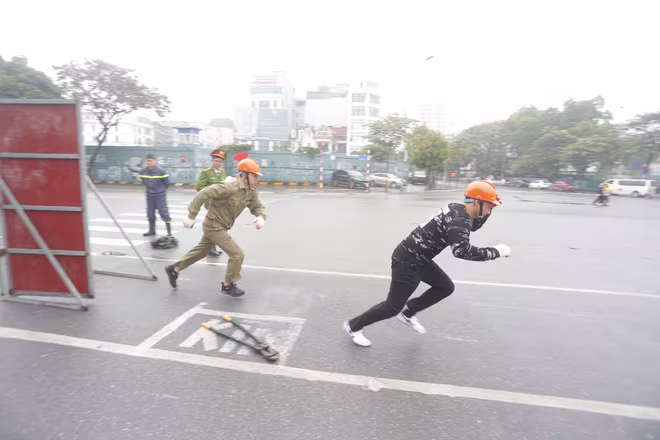 Công tác PCCC&amp;CNCH được phát động thành phong trào thi đua trên toàn quận, qua đó nâng cao năng lực thực chiến cho đội ngũ chữa cháy tại chỗ