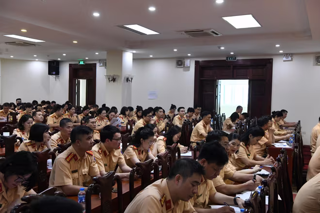 Tư tưởng, đạo đức, phong cách Hồ Chí Minh là kim chỉ nam hành động cho mỗi cán bộ chiến sĩ Tư tưởng, đạo đức, phong cách Hồ Chí Minh là kim chỉ nam hành động cho mỗi cán bộ chiến sĩ