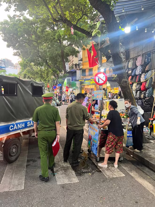 Xử lý nghiêm các trường hợp lấn chiếm lòng lề đường để kinh doanh buôn bán Xử lý nghiêm các trường hợp lấn chiếm lòng lề đường để kinh doanh buôn bán