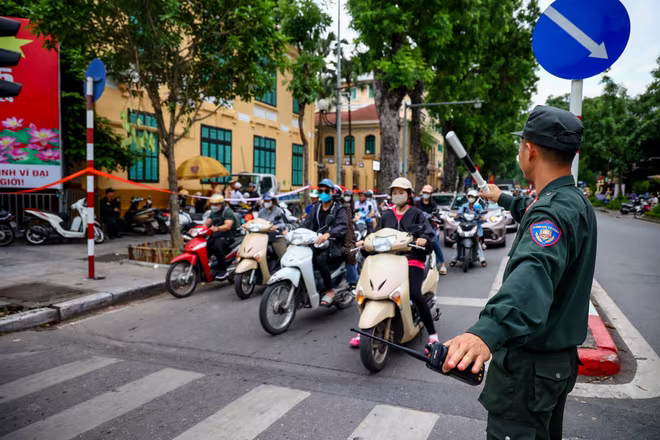 Tổ công tác đặc biệt phân luồng tại nút giao trọng điểm Tổ công tác đặc biệt phân luồng tại nút giao trọng điểm