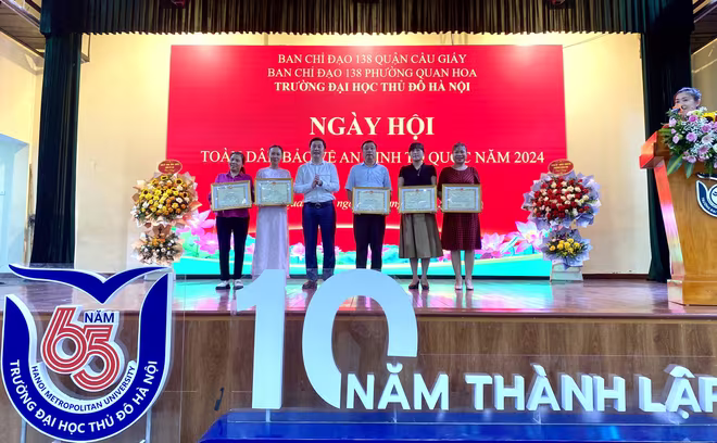 Các tập thể, cá nhân có thành tích xuất sắc trong phong trào toàn dân bảo vệ an ninh Tổ quốc được tặng giấy khen của các cấp lãnh đạo Các tập thể, cá nhân có thành tích xuất sắc trong phong trào toàn dân bảo vệ an ninh Tổ quốc được tặng giấy khen của các cấp lãnh đạo