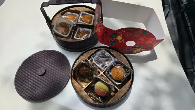 Những hộp bánh Trung thu được đóng trong bao bì