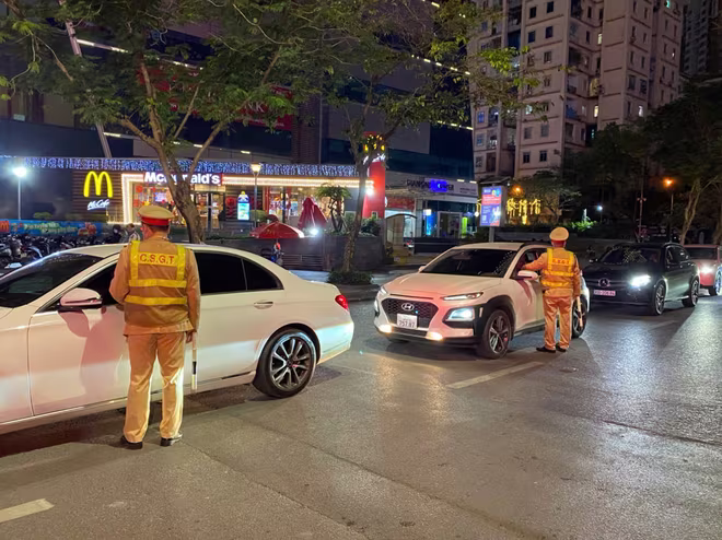Các phương tiện được dừng "test" nhanh bằng phương pháp định tính Các phương tiện được dừng "test" nhanh bằng phương pháp định tính