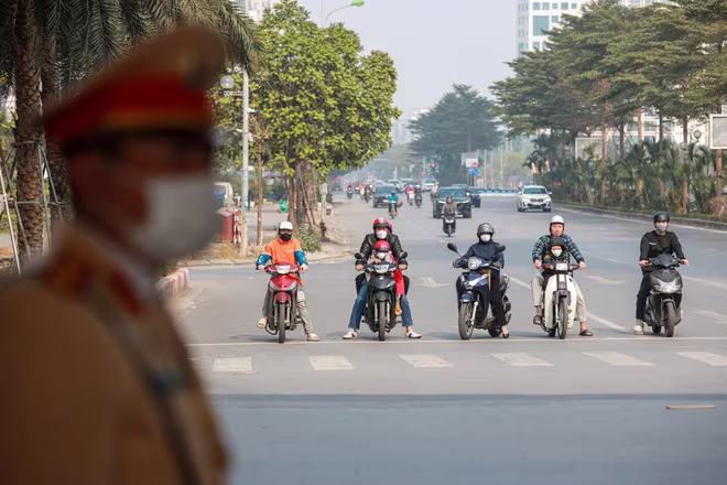 Việc áp dụng Nghị định 168/CP là tất yếu khi người tham gia giao thông không có ý thức tự giác chấp hành luật lệ giao thông Việc áp dụng Nghị định 168/CP là tất yếu khi người tham gia giao thông không có ý thức tự giác chấp hành luật lệ giao thông