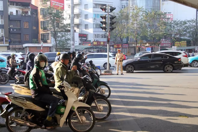 Ý thức của người tham gia giao thông được nâng nên rõ rệt... Ý thức của người tham gia giao thông được nâng nên rõ rệt...