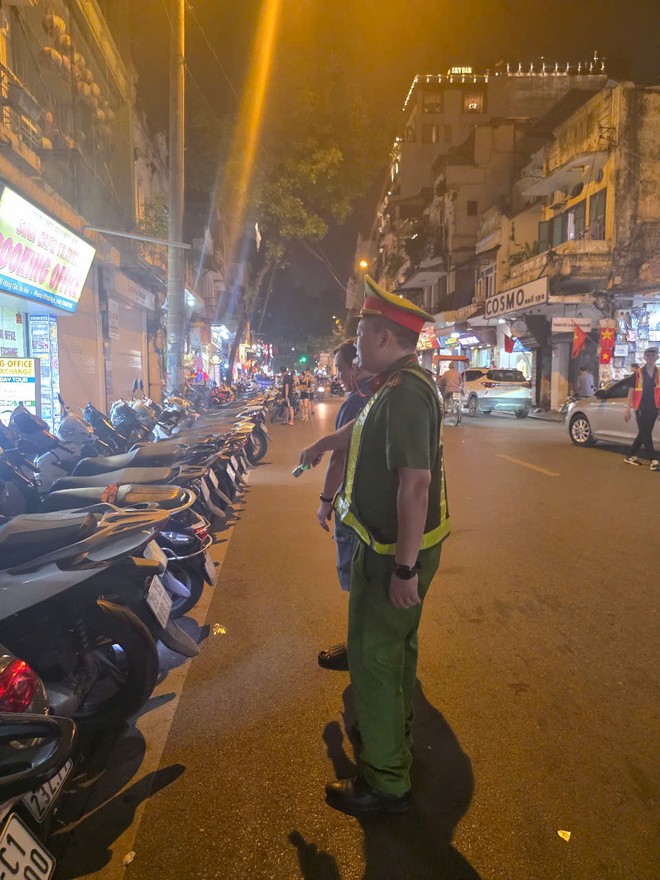 Công an phường Hàng Gai tăng cường kiểm tra các bãi trông giữ xe