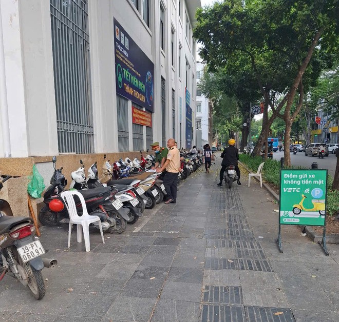 Công an phường Tràng Tiền tập trung kiểm tra các bãi trông xe