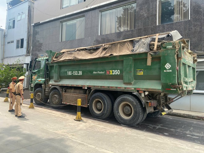Nhiều lái xe, chủ xe chây ỳ, gây khó cho lực lượng Cảnh sát giao thông