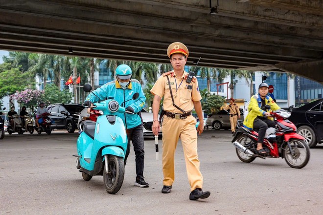 Hẳn người tài xế này biết rõ mức phạt, ấy vậy nhưng cố tình vẫn vi phạm