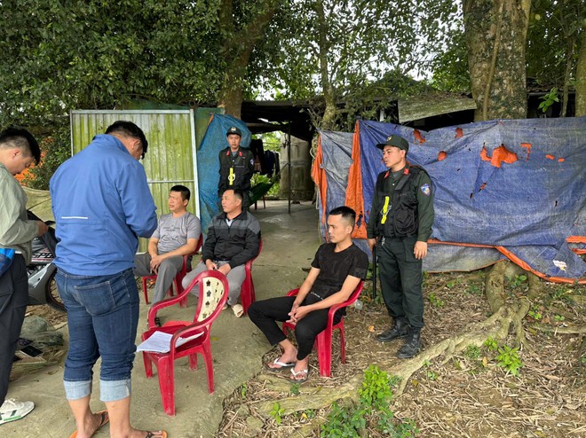 Từ việc điều tra đường dây mua bán, vận chuyển, khai thác cát trái phép quy mô lớn, cơ quan Công an cũng phát hiện ra các đối tượng có hành vi mua bán hóa đơn để hợp thức hóa số cát trái phép
