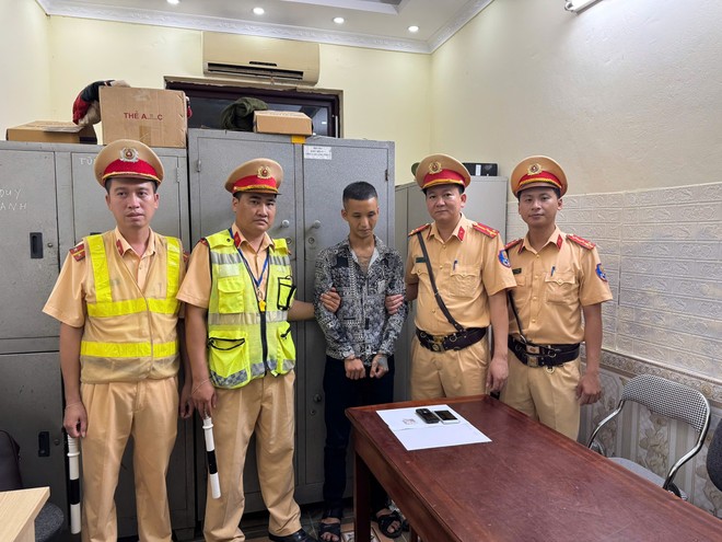 Hoàng Ngọc Lãm bị phát hiện mang theo 20 viên &quot;thuốc lắc&quot;
