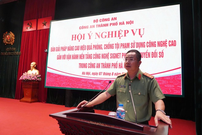 Đại tá Nguyễn Thành Long - Phó giám đốc CATP Hà Nội phát biểu khai mạc hội nghị