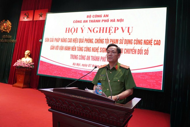 Đại diện Phòng Cảnh sát hình sự tham luận tại hội nghị
