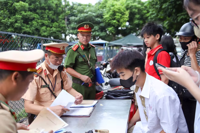 Nhiều học sinh vi phạm dù đã được tuyên truyền, nhắc nhở Nhiều học sinh vi phạm dù đã được tuyên truyền, nhắc nhở