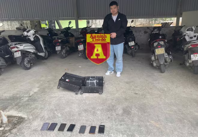 Thiệu Văn cùng số thiết bị dùng để thu phát sóng, chiếm quyền kiểm soát tài khoản ngân hàng của bị hại