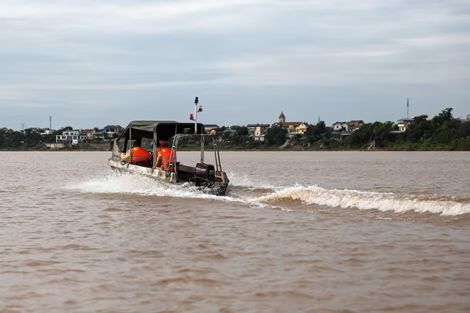 Cảnh sát tăng cường tuần tra lưu động trên sông Hồng Cảnh sát tăng cường tuần tra lưu động trên sông Hồng