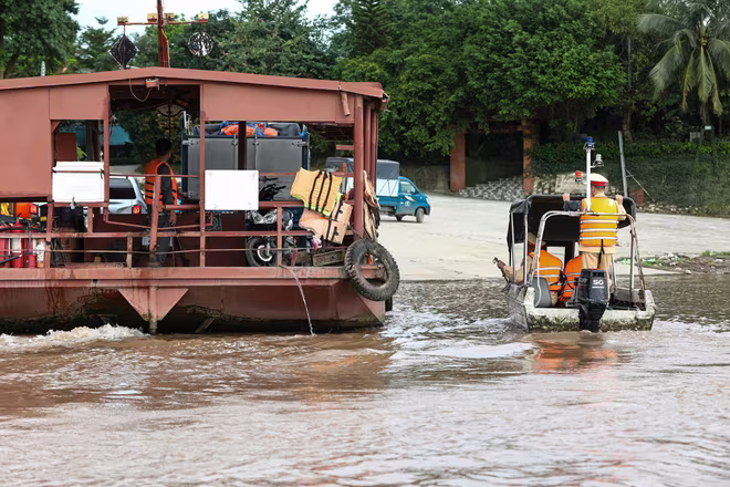 Đội Cảnh sát đường thuỷ số 2 kiểm tra hoạt động vận tải hành khách trên sông Đội Cảnh sát đường thuỷ số 2 kiểm tra hoạt động vận tải hành khách trên sông