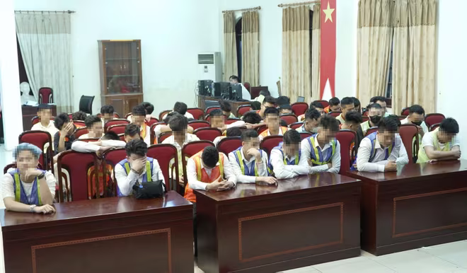 Hơn 160 đối tượng bị đưa về trụ sở để làm rõ, trong đó có 140 nhân viên của quán karaoke Monaza