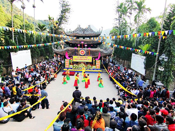 Tưng bừng trẩy hội ảnh 2 Tưng bừng trẩy hội ảnh 2
