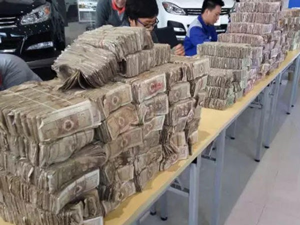 Chở nửa tấn tiền lẻ đi mua ô tô ảnh 1 Chở nửa tấn tiền lẻ đi mua ô tô ảnh 1