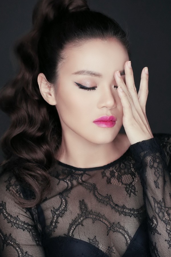 Nguyễn Hải Yến “lột xác” dưới tay NTK Chung Thanh Phong ảnh 5 Nguyễn Hải Yến “lột xác” dưới tay NTK Chung Thanh Phong ảnh 5
