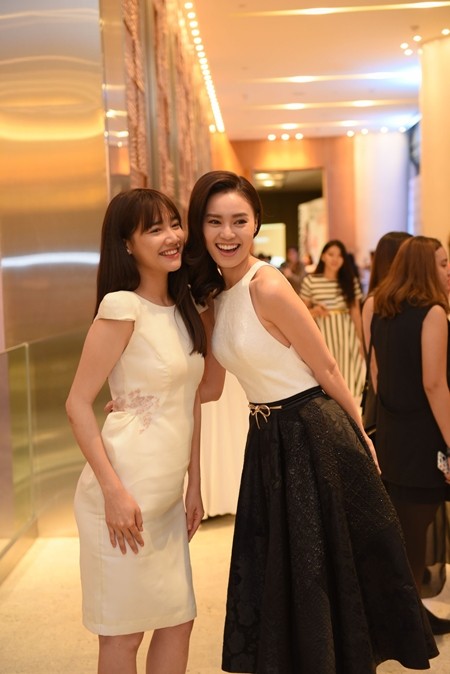 Lan Ngọc kiêu kỳ hội ngộ cùng "bạn gái Trường Giang" Nhã Phương ảnh 4 Lan Ngọc kiêu kỳ hội ngộ cùng "bạn gái Trường Giang" Nhã Phương ảnh 4