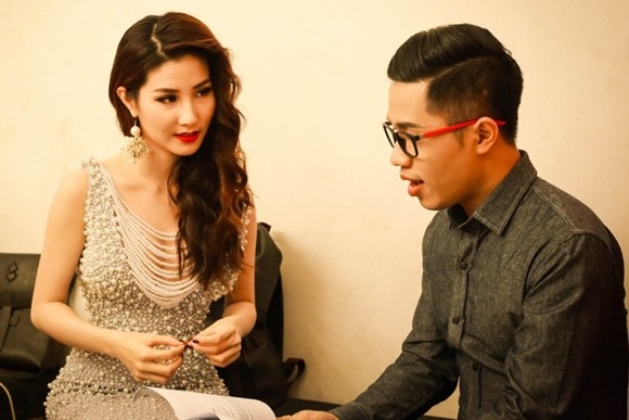 Diễm My 9x lúng túng khi lần đầu thử sức làm MC truyền hình ảnh 6 Diễm My 9x lúng túng khi lần đầu thử sức làm MC truyền hình ảnh 6