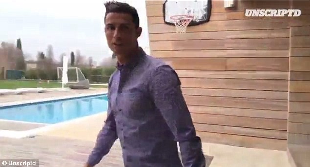 Khám phá bên trong lâu đài xa xỉ của Ronaldo ảnh 11 Khám phá bên trong lâu đài xa xỉ của Ronaldo ảnh 11