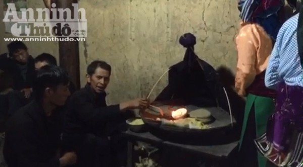 Mục kích lễ cúng ma khô, thả hồn người chết về với tổ tiên của người Mông ảnh 12 Mục kích lễ cúng ma khô, thả hồn người chết về với tổ tiên của người Mông ảnh 12